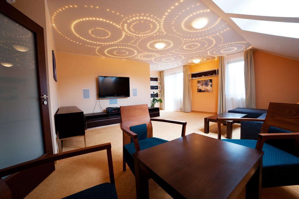 Hotel Impozant Valča Εξωτερικό φωτογραφία