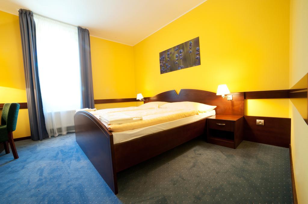 Hotel Impozant Valča Εξωτερικό φωτογραφία