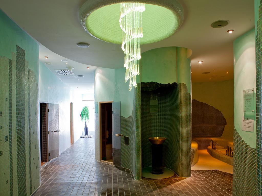 Hotel Impozant Valča Εξωτερικό φωτογραφία