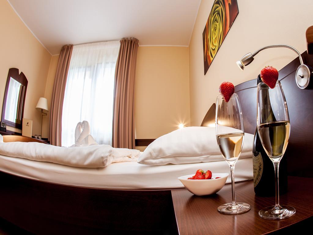 Hotel Impozant Valča Εξωτερικό φωτογραφία